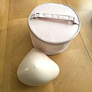 ABC 1021 Prosthesis Silicone Breast Form with Case Size 7R